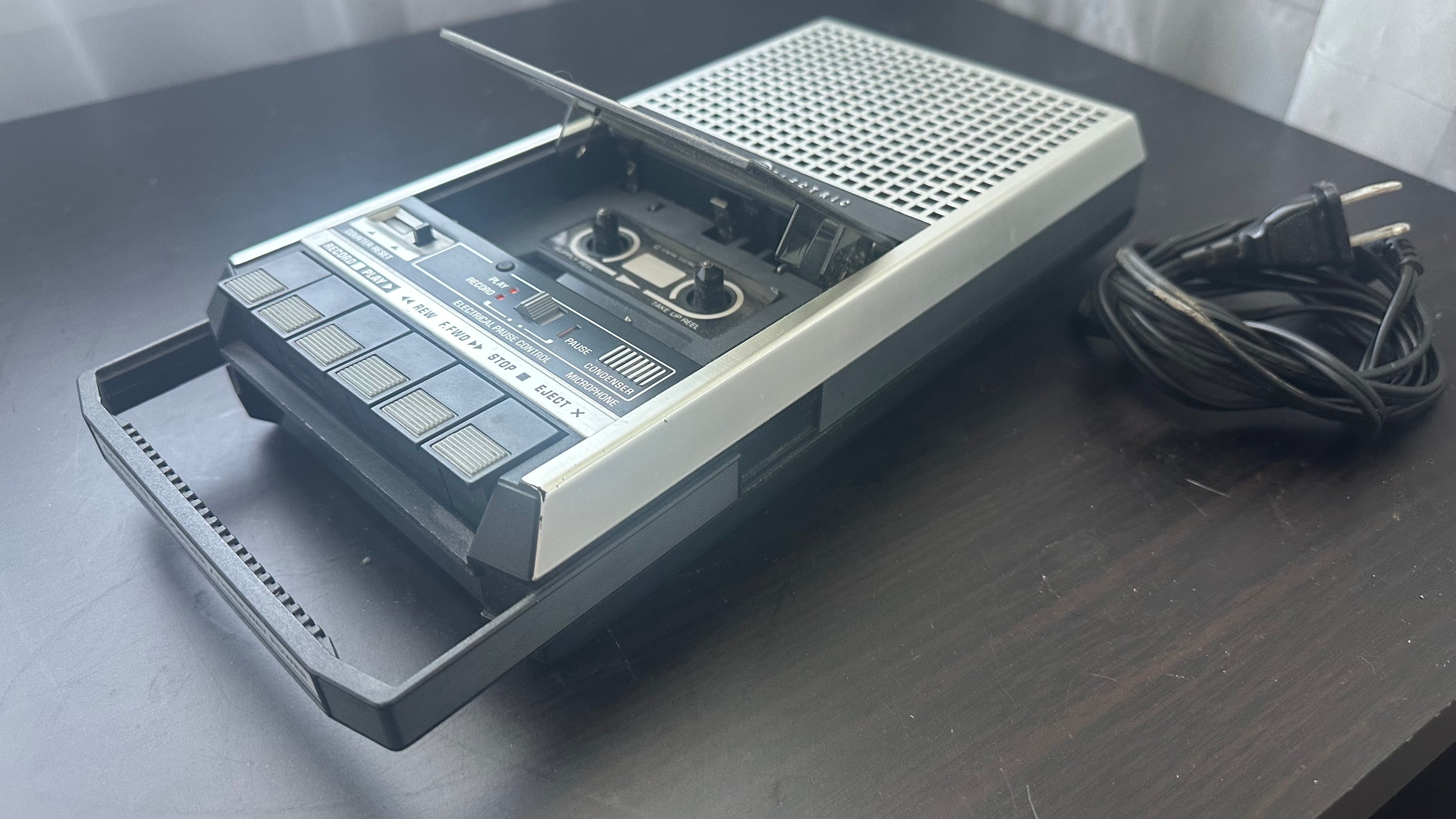 General Electric GE 3-5152a Silhouette 4 Cassette Recorder