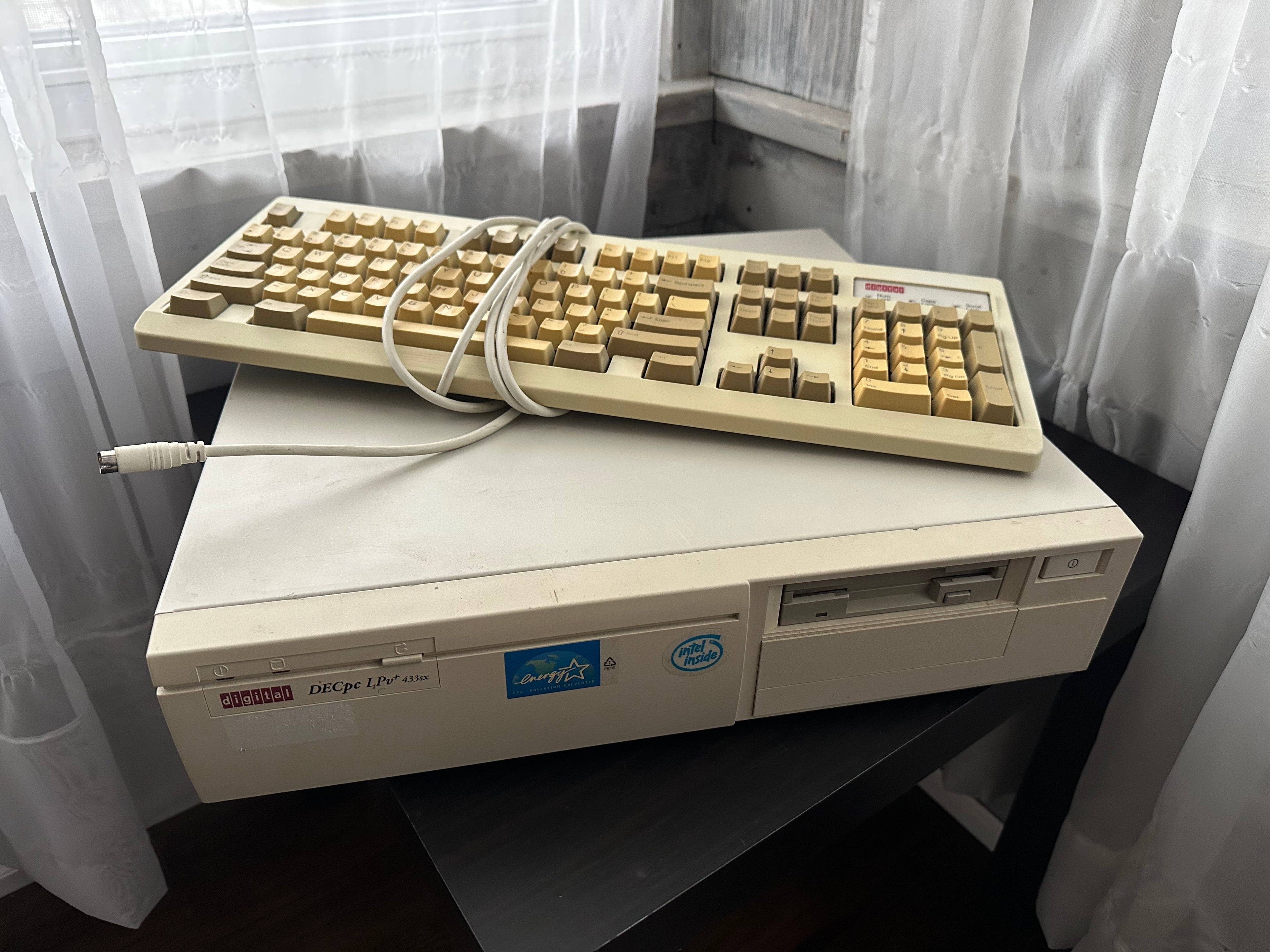 DEC LPv+ 433sx (486SX CPU)