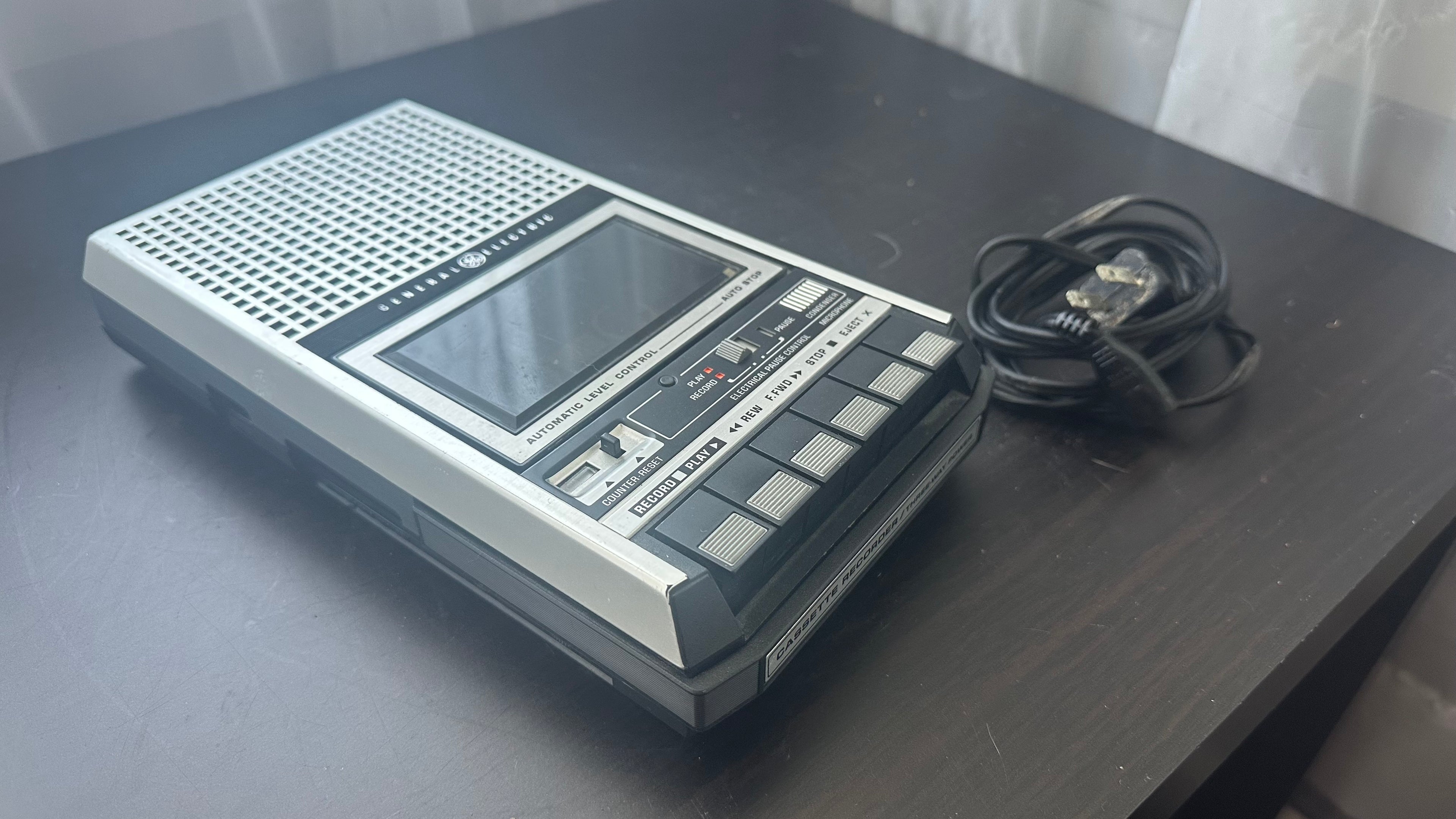 General Electric GE 3-5152a Silhouette 4 Cassette Recorder