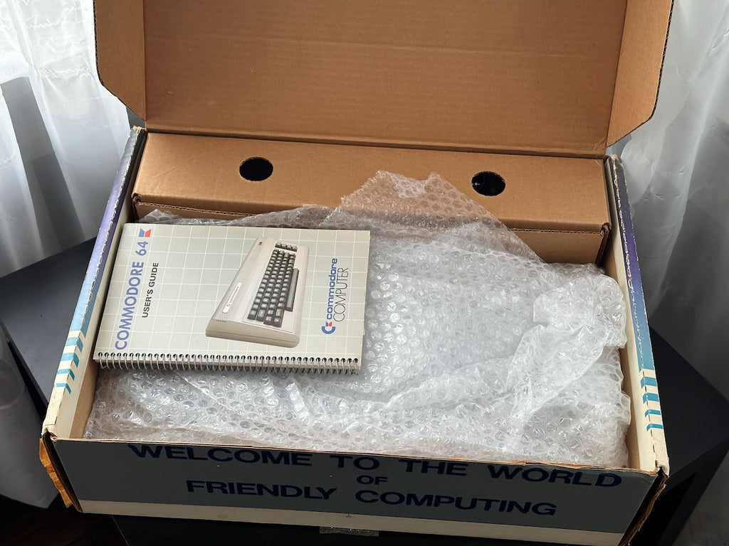 Commodore 64 (complete in box)
