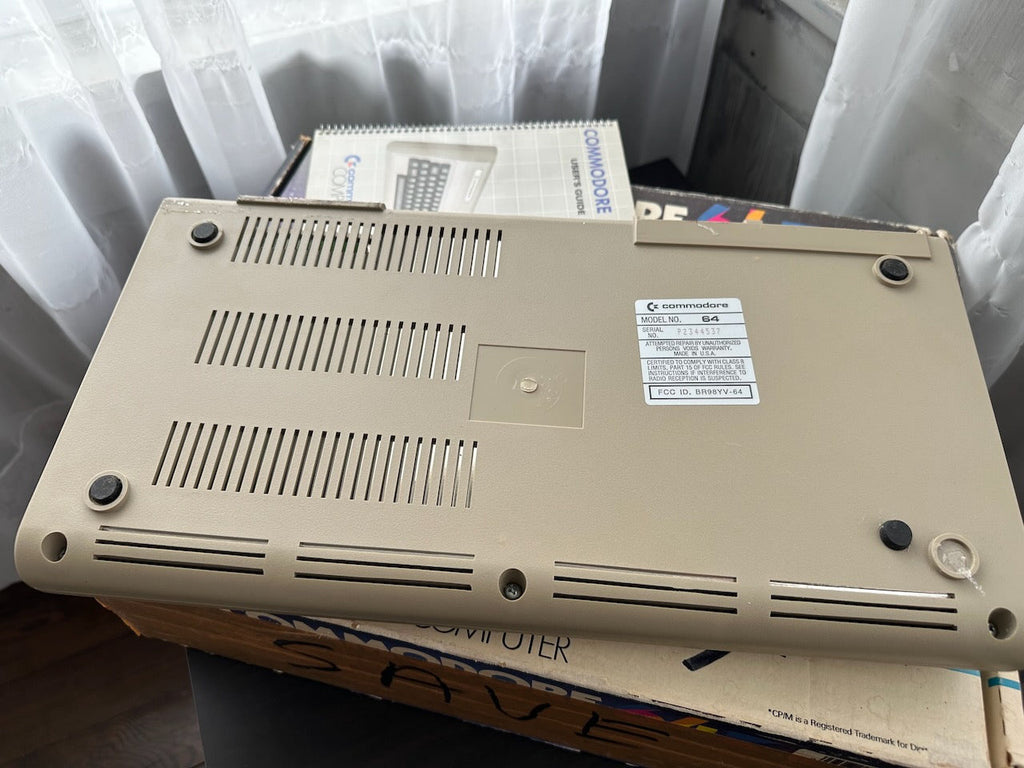 Commodore 64 (complete in box)